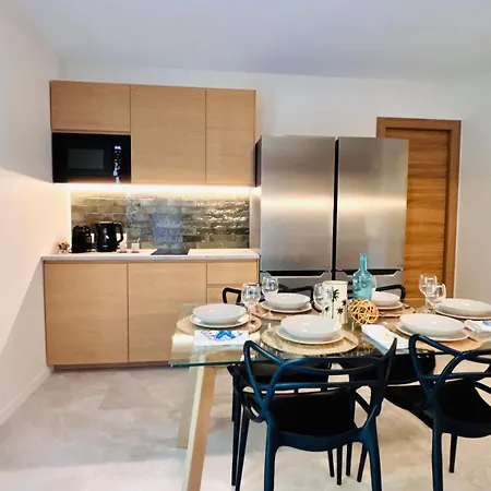 Pleasant Coliving With Breakfast & Parking Apartamento
