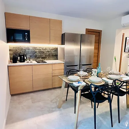 Pleasant Coliving With Breakfast & Parking